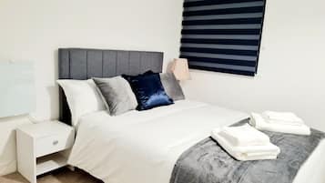 3 bedrooms, desk, iron/ironing board, free WiFi