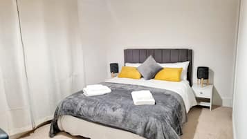 3 bedrooms, desk, iron/ironing board, free WiFi