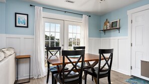 Dining - Lil'TipSea (Entire Home) - Your Beach Getaway on Topsail Island, NC (Topsail Beach)