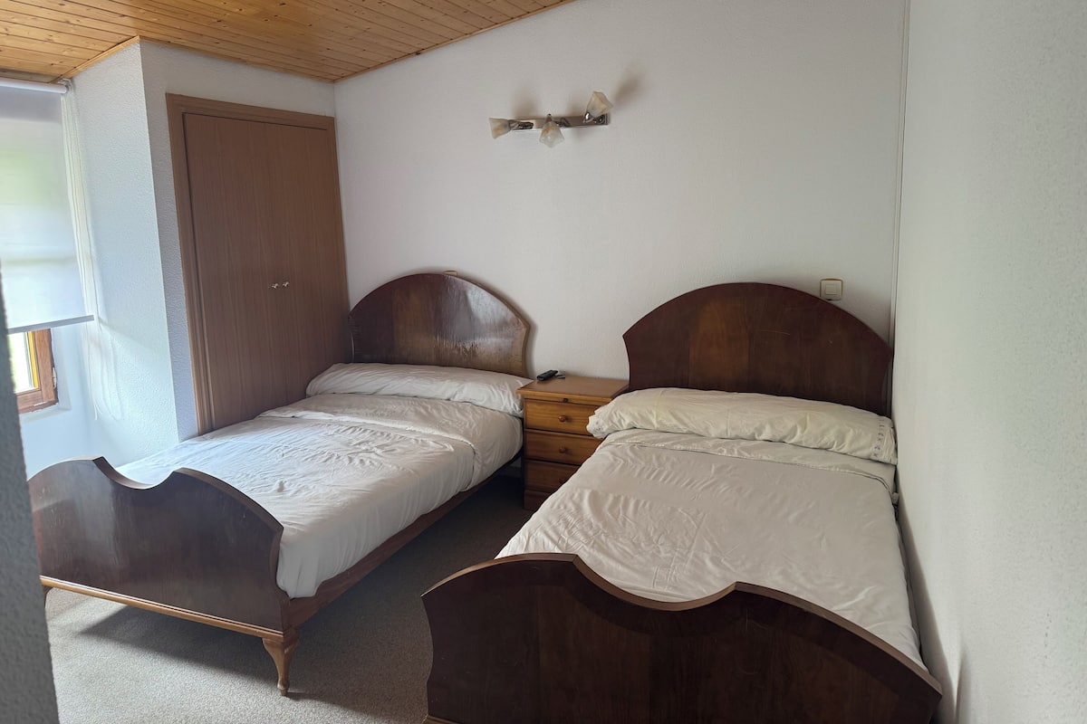 Economy Twin kamer, 2 eenpersoonsbedden | Woonruimte
