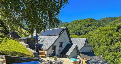 Chalet Montagne Avec Grande Terrasse et Bain Nordique à Jets