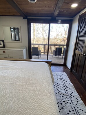 3 bedrooms, iron/ironing board, travel crib, free WiFi