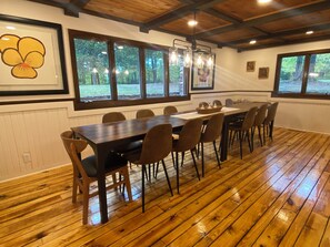 Dining - Secluded on a 6 acre ridge! 1 mile from Roaring River. Quiet and serene (Cassville)