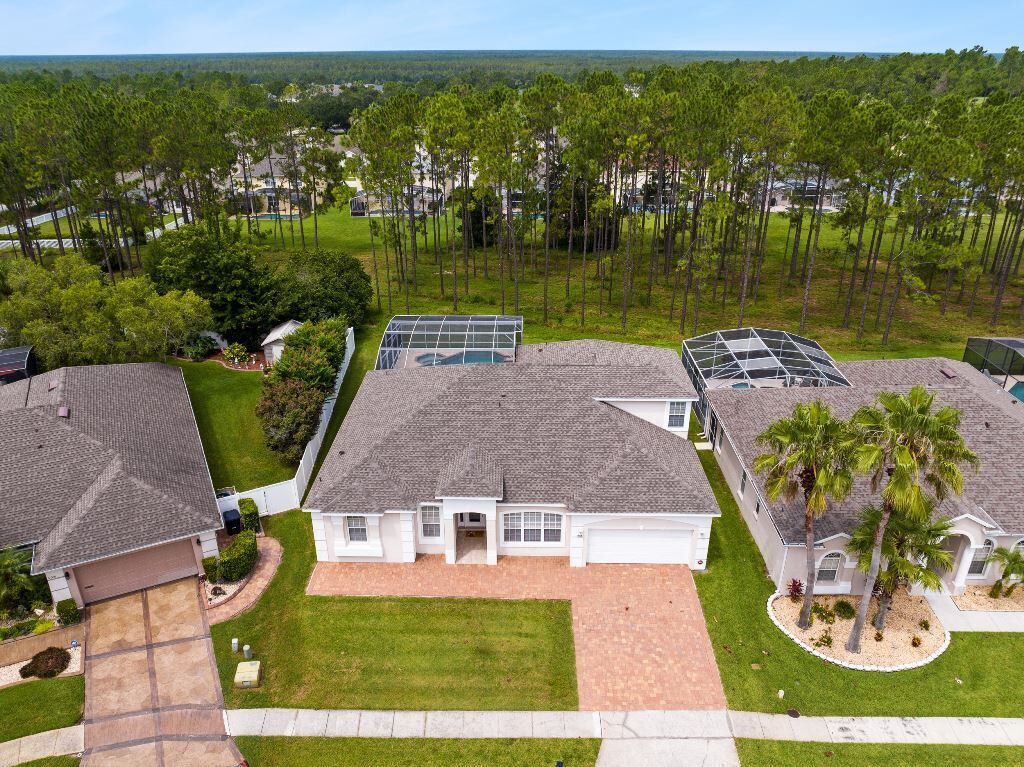 Spacious villa with private pool and hot tub backing onto conservation / Golf resort