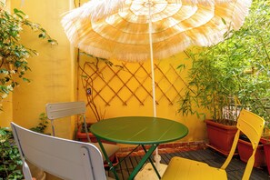 تناول الطعام بالخارج