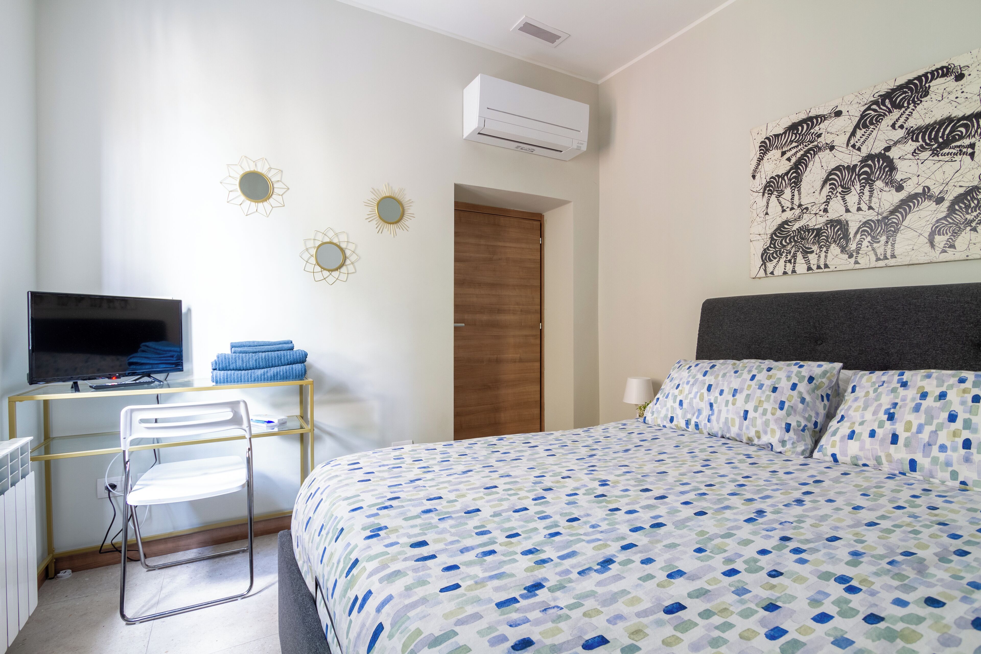 1 slaapkamer, een strijkplank/strijkijzer, reisbedje, gratis wifi