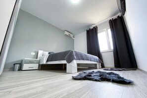 2 多间卧室、客房内保险箱、熨斗/熨衣板、免费 WiFi