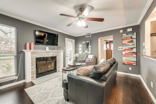 I40 - Apt|Patio|11mi to Convention Ctr|Sleeps 2