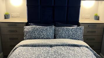 2 bedrooms, iron/ironing board, WiFi, bed sheets