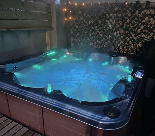 Modern house with a Tub!!!