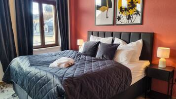 1 bedroom, desk, free WiFi, bed sheets