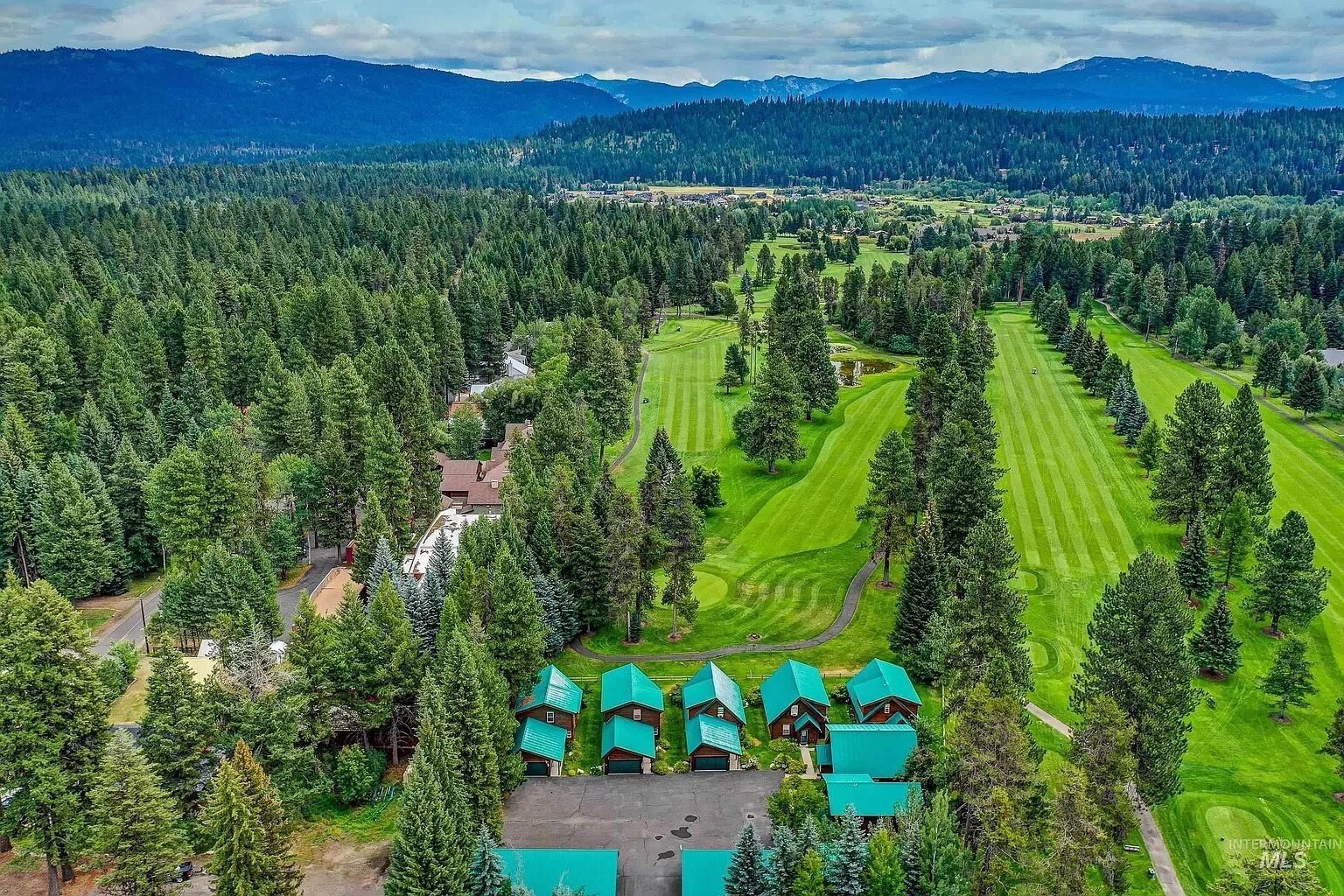 On Golf Course, Walk to Lake, Hot Tub