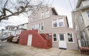 Exterior - 1.5 Blocks to Beach Rinse Repeat! Pet Friendly & Clean! (Ventnor City)