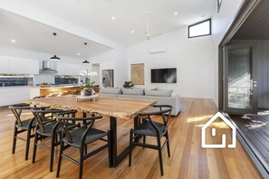 Dining - The Pelican - Stylish Poolside Oasis (Blairgowrie)