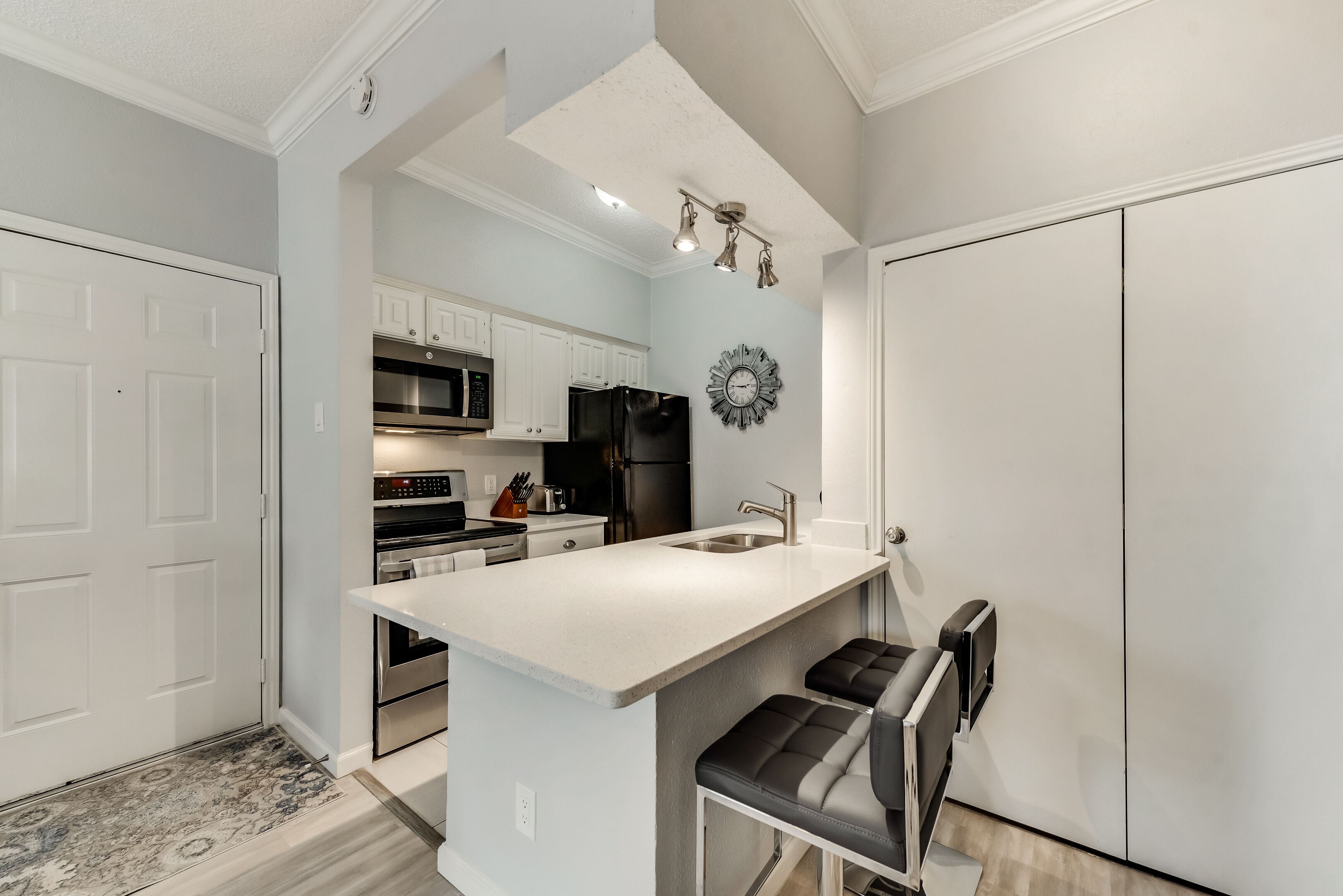 Refrigerador, microondas, horno y parrilla de estufa 