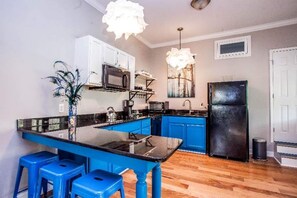 Micro-ondes, four, plaque de cuisson, lave-vaisselle