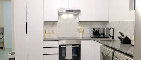 Fridge, microwave, oven, stovetop