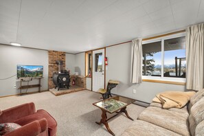 Una televisión, libros