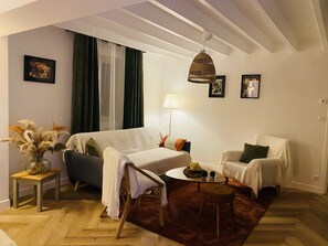Living area - Logement Neuf Tout Confort, Située à 8 Minutes de L'a29 et de la Gare D'yvetot (Yvecrique)