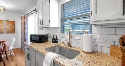 Come stay with us at this modern 2, bed 1 bath apartment located in West Wichita