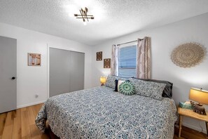 2 bedrooms, desk, iron/ironing board, travel cot