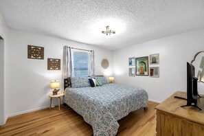 2 bedrooms, desk, iron/ironing board, travel cot