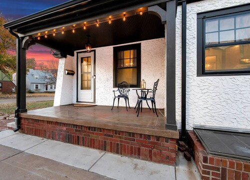 This house is a 3 bedroom(s), 2 bathrooms, located in Wichita, KS.