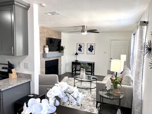 Smart TV, fireplace
