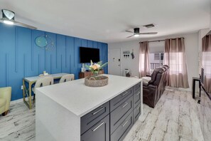 Interior - On the Island of Venice, Relax in Paradise & Enjoy the Gulf Coast FUN! Book NOW! (Venice)