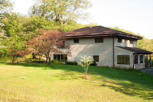 Suite Fern Fields - Cozy 16-acre home situated ON trails. Early Check-in.