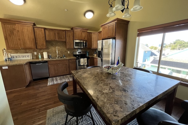 KĂŒhlschrank, Mikrowelle, Ofen, Herdplatte