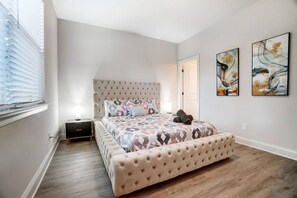 4 soveværelser, skrivebord, strygejern/strygebræt, weekendseng