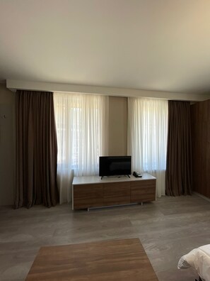 1 Schlafzimmer, Daunenbettdecken, Minibar, schallisolierte Zimmer