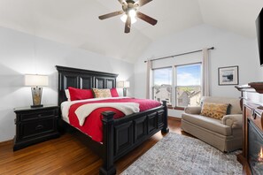 6 bedrooms, desk, iron/ironing board, travel crib - Luxury Lodge | Pool • Hot Tub • Firepit • 16ppl (Hollister)