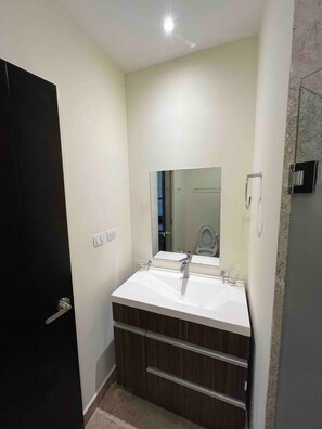 Apartment, 1 Bedroom, Accessible, Balcony | Bathroom - Luxurious Condo Studio 5 Minutes Beach (Playa del Carmen)