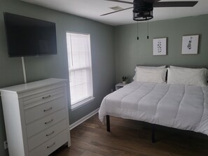 3 bedrooms, iron/ironing board, WiFi, bed sheets