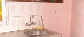 Comfortable and spacious rooms . Breakfast Inc. Pool Wifi Beach Restaurant N°1