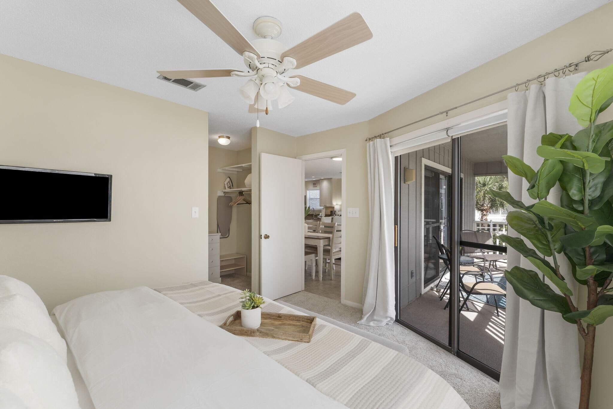 3 bedrooms, desk, iron/ironing board, free WiFi