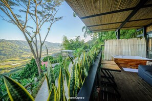 Outdoor spa tub - Cabañas de Lujo en Medio de la Naturaleza a Solo 40 min de Medellín (Barbosa)