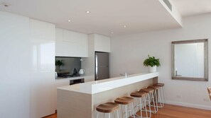 Fridge, microwave, oven, stovetop - Dazzling 3 bedroom 2 bathroom whale-watching home with 2 balconies (Little Bay)