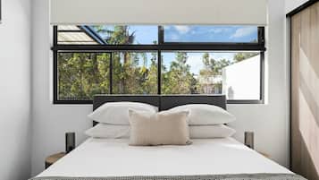 2 bedrooms, desk, iron/ironing board, travel cot