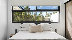 2 bedrooms, desk, iron/ironing board, travel crib