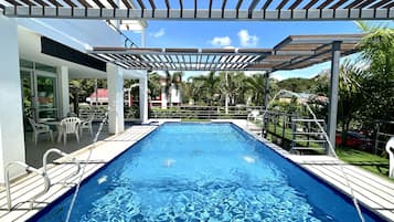 12 outdoor pools