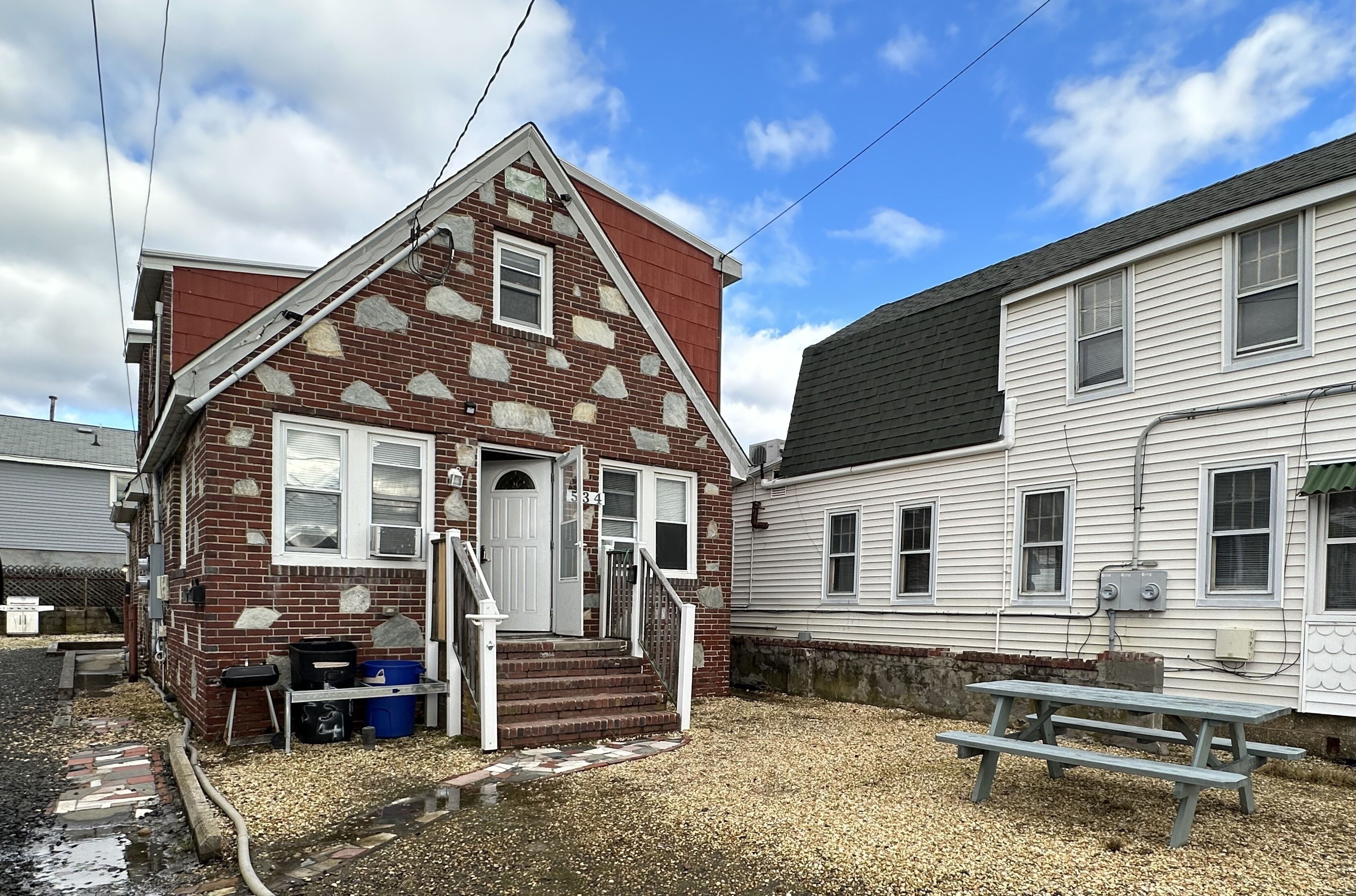 Cozy, clean house on Manasquan, 5 min walk to beach.