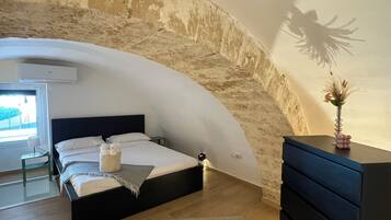 2 bedrooms, desk, iron/ironing board, travel cot