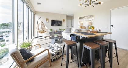 NEW Organic Modern Luxury Oasis - Close to everything!