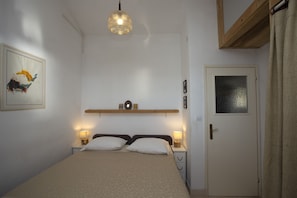 3 bedrooms, travel cot, free WiFi, bed sheets - Stone house on Brac with amazing garden and sea view (Milna)