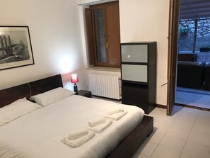 1 室のベッドルーム、アイロン / アイロン台、WiFi (無料)、ベッドシーツ