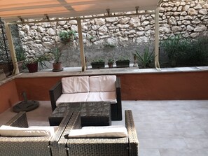 Terrace/patio - Romantic, Quiet apartment with private Garden/patio with all amenities (Verona)
