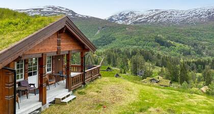 4 bedroom awesome home in Nordfjordeid